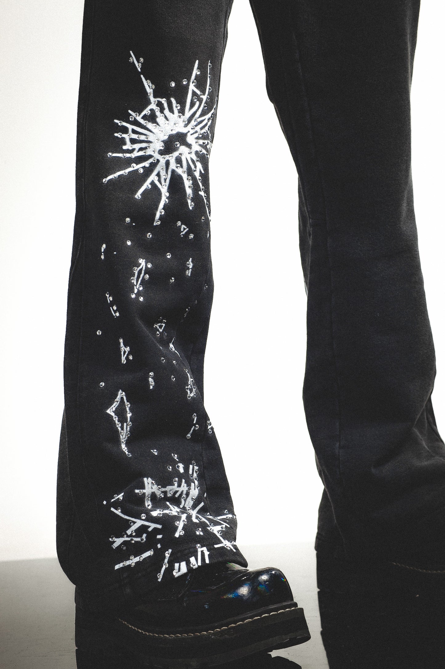 WASTED POTENTIAL Shattered Flared Sweatpant